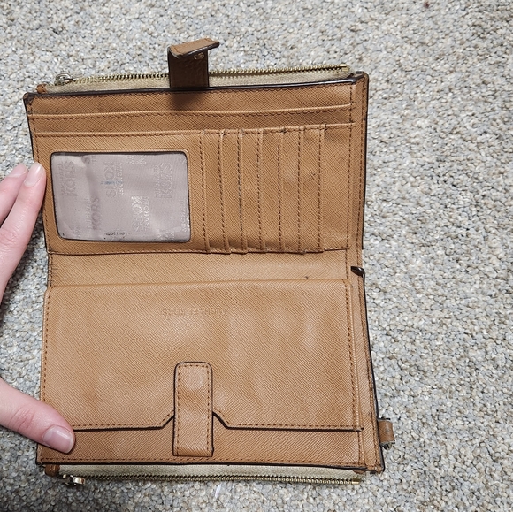 Michael Kors wallet - Picture 7 of 7